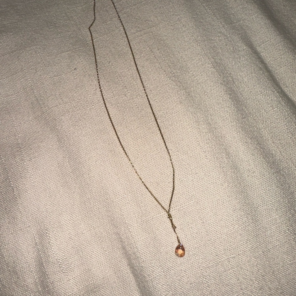 Chic Gold Necklace with Rose Pendant